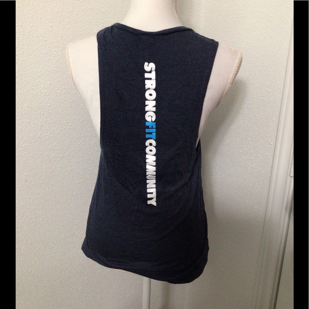 Workout top - Picture 2 of 4